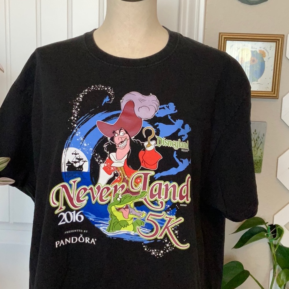 Run Disney Never Land 5K Run at Disneyland T-shirt 2016 Captain Hook